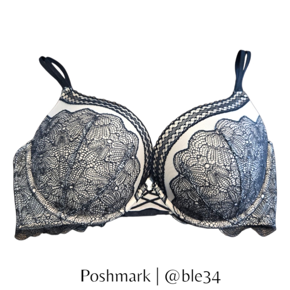 Victoria's Secret Very Sexy Push-Up Lace Black & Nude Bra
